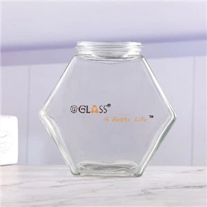 Šešiakampiai stikliniai stiklainiai su dangčiu